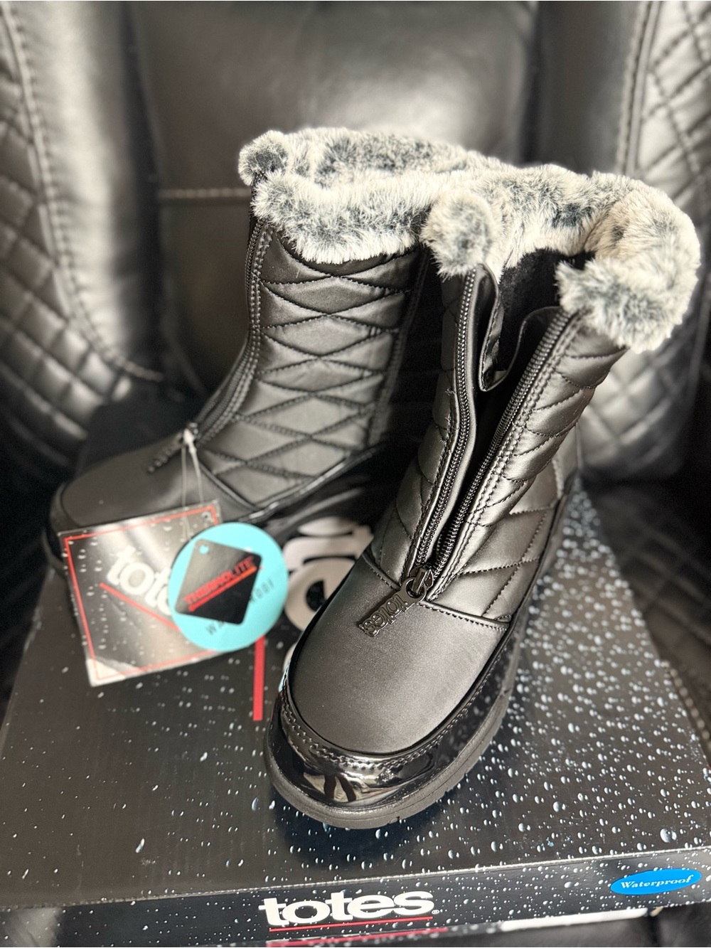 totes Black Quilted Winter Zip Boots with Faux Fur Collar - Picture 3 of 3
